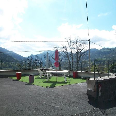 Vacances Au Pied Des Monts Du Cantal Laveissière Exteriör bild